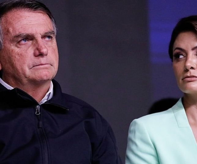 Notícias Michelle Bolsonaro diz que foi tratada como mulher traída