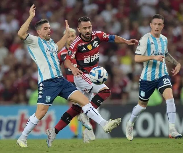 Notícias Garotos decidem Flamengo vence Racing e põe o pé nas